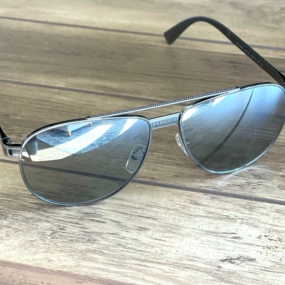 New Versace sunglasses grey lenses unisex - Picture 4 of 4